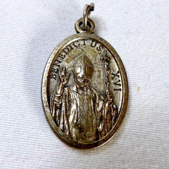 VINTAGE NEW POPE JOHN PAUL II VATICAN HOLY MEDALLION MEDAL CHARM LOT - Picture 8 of 12